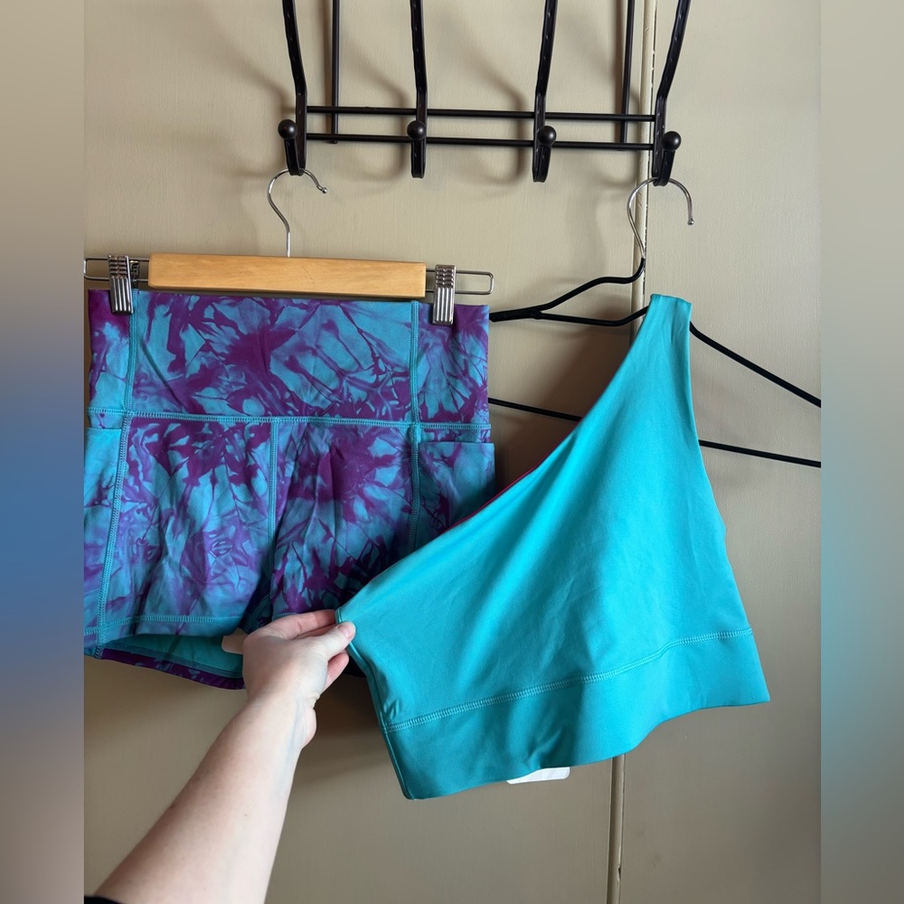 Fabletics short and sports bra set size medium 2” shorty